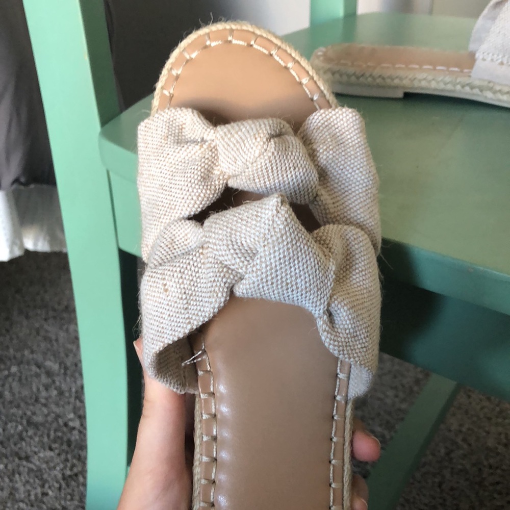 Size 8 1/2 women’s fashionable sandals. - Picture 5 of 8
